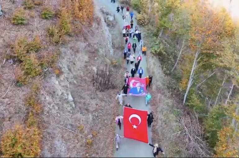 Osmaniye’de doğa severler Atatürk’ü yürüyüşle andı