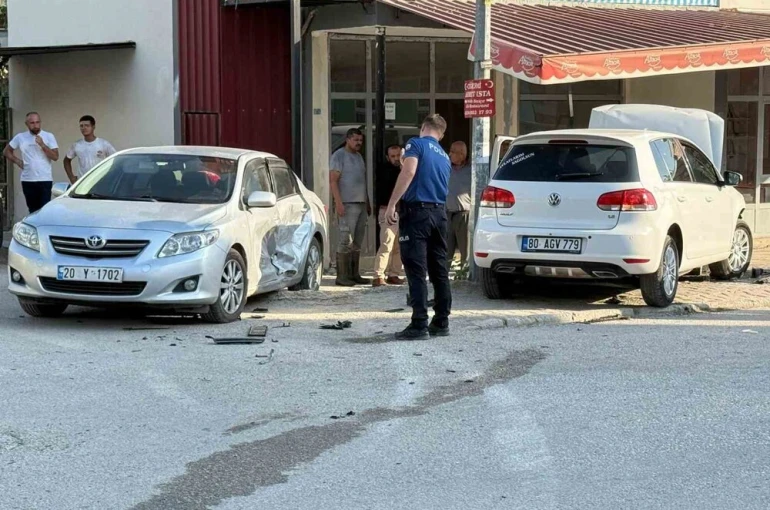 Osmaniye’de iki otomobilin karıştığı kazada 3 kişi yaralandı