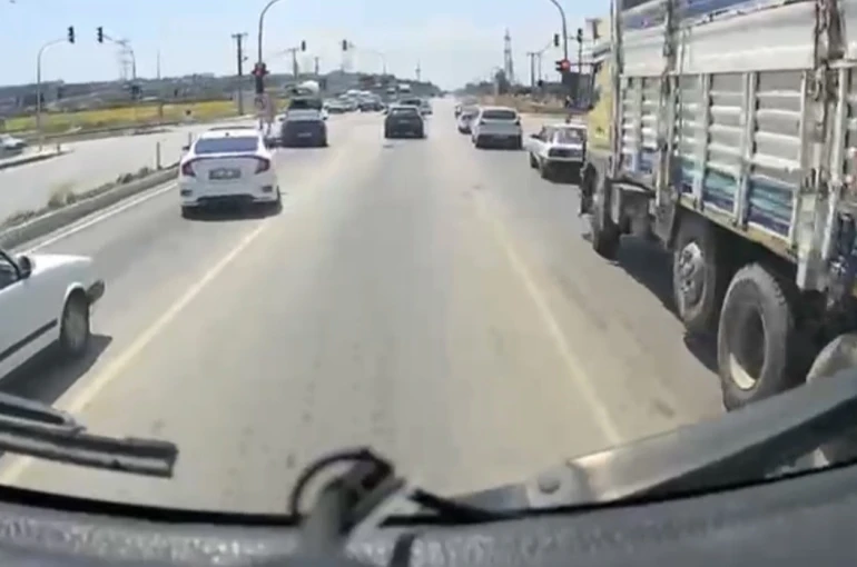 Osmaniye’de itfaiye aracına fermuar sistemiyle geçiş koridoru oluşturdular