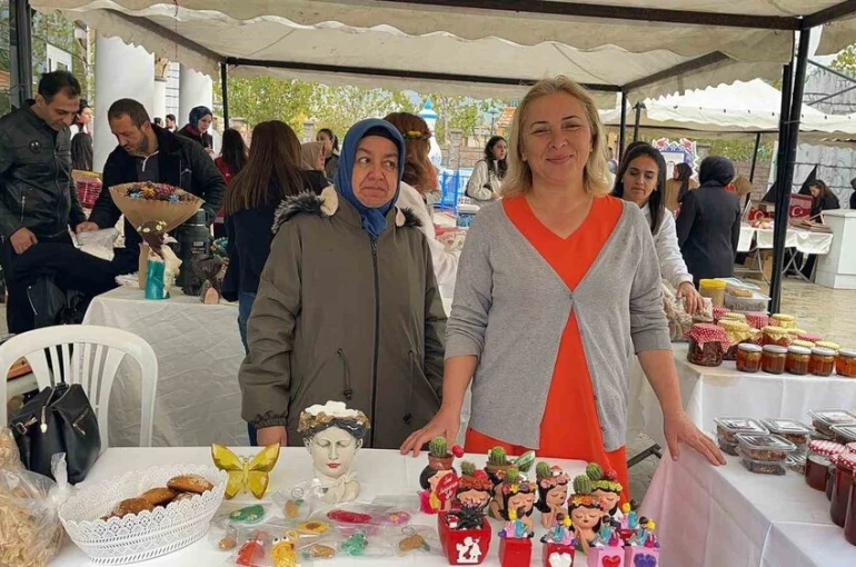 Osmaniye’de kadınlar el emeği ürünlerini hanımeli çarşısında sergiliyor