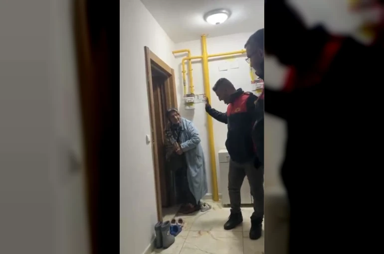 Osmaniye’de kar nedeniyle mahsur kalan yaşlı kadın kurtarıldı