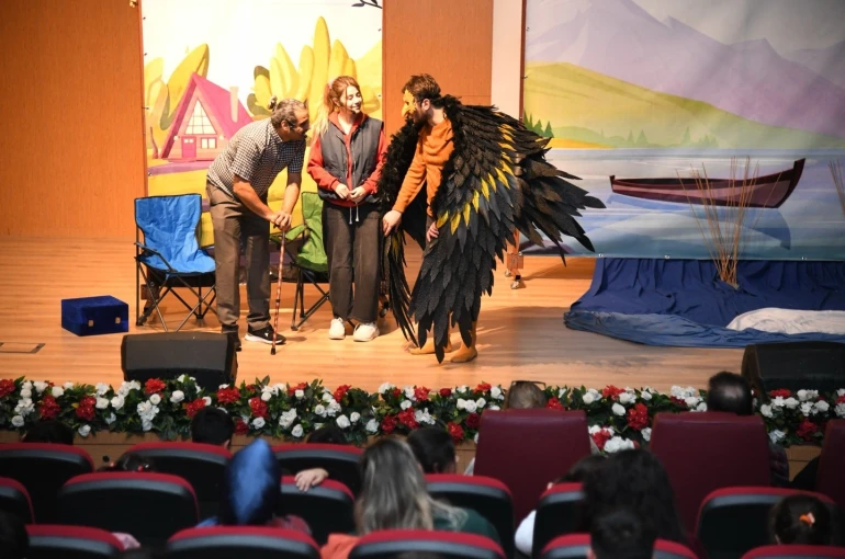 Osmaniye’de minikler "Ronnie-Göldeki Fısıltı" oyunuyla tiyatro şöleni yaşadı