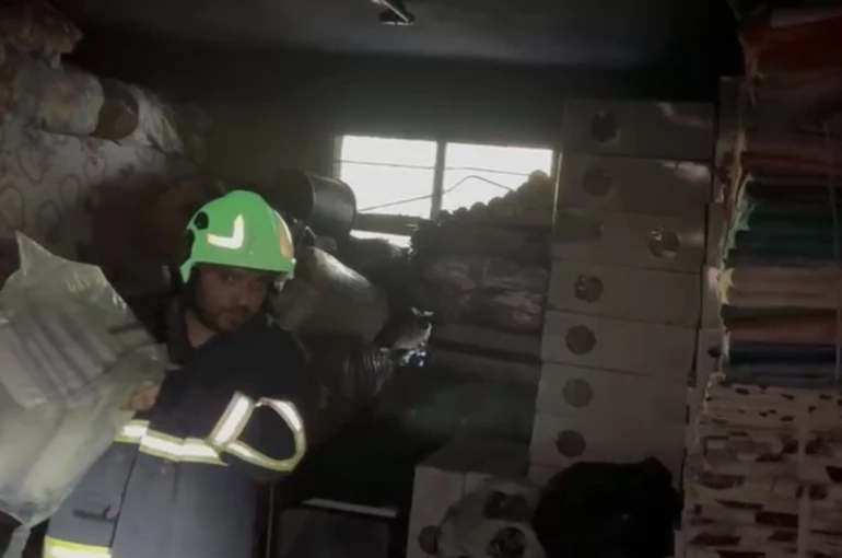 Osmaniye’de odunluk yangını eve sıçramadan söndürüldü