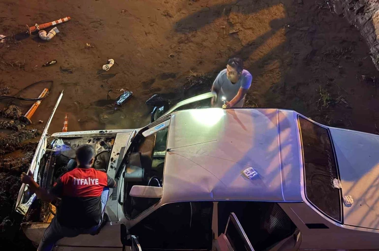 Osmaniye’de otomobil köprüden kanala düştü: 4 yaralı