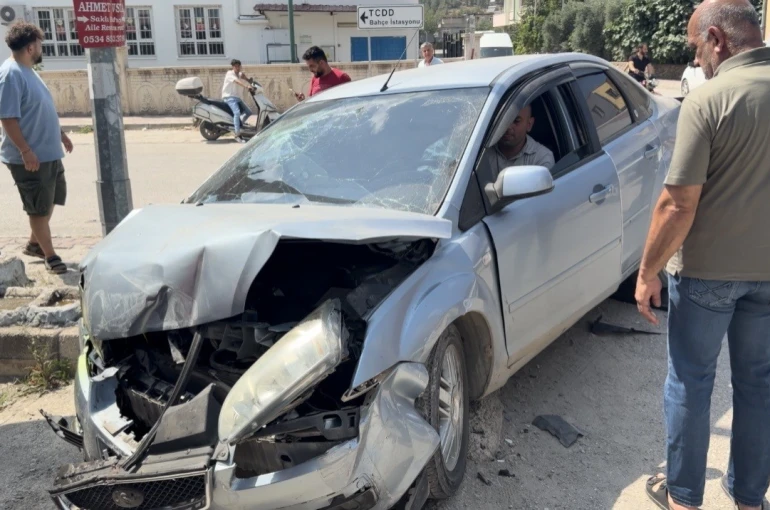 Osmaniye’de otomobiller çarpıştı: 1 yaralı