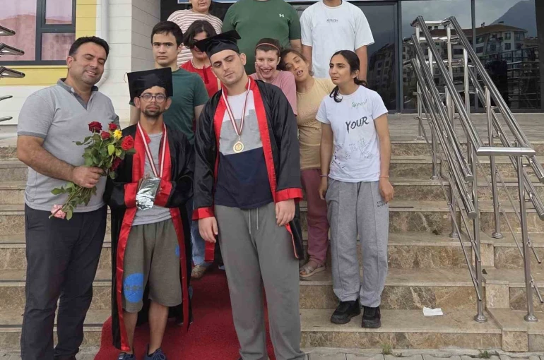 Osmaniye’de özel öğrencilerin mezuniyet sevinci