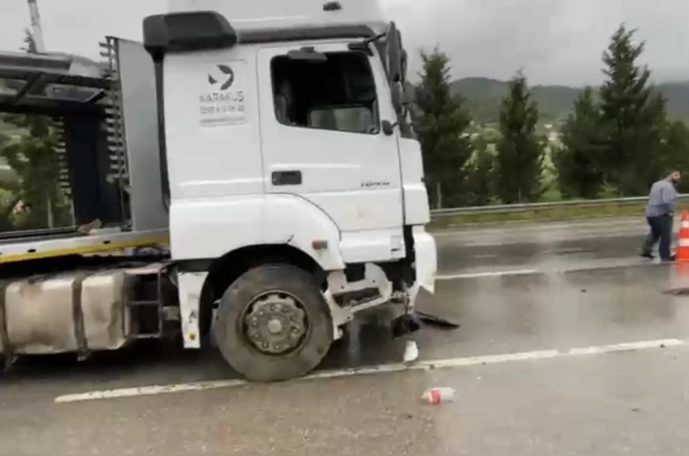 Osmaniye’de tır yağmurda savruldu