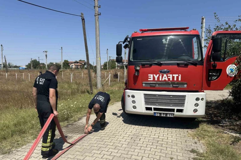 Ot yangını evlere sıçramadan söndürüldü