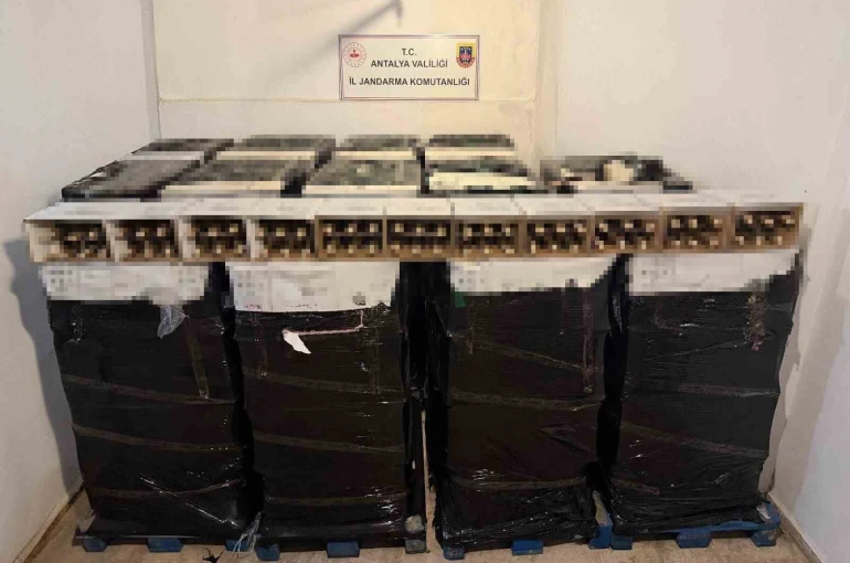 Otele ait depoda 13 bin litre kaçak ve sahte şampanya ele geçirildi