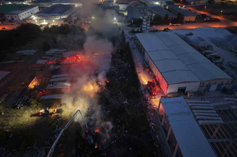 Otluk yangını fabrika bahçesine sıçradı, itfaiye alarma geçti