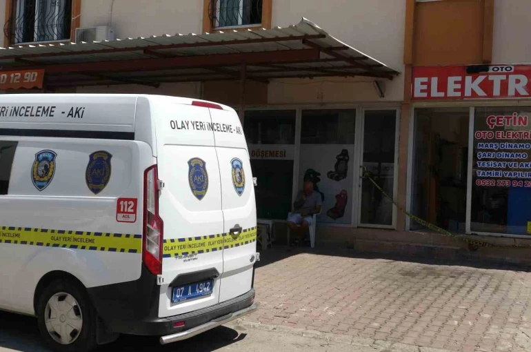 Oto elektrik ustası iş yerinde ölü bulundu