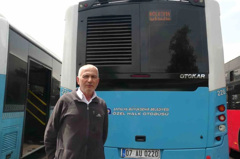 Otobüs şoföründen patenci çocuklara LED’li uyarı: "Patenci kardeş tutma arkadan, anneni babanı ağlatma arkandan"