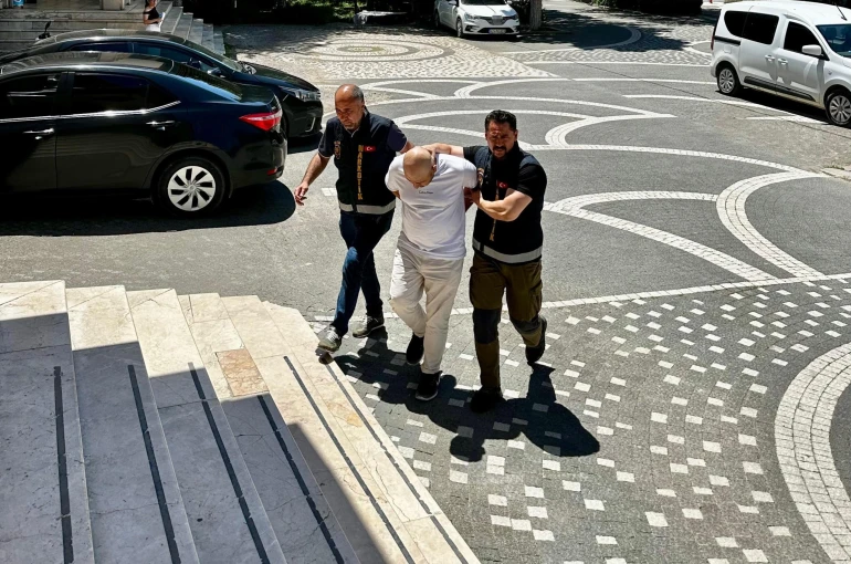 Otobüsteki yolcudan 5 bin uyuşturucu hap çıktı