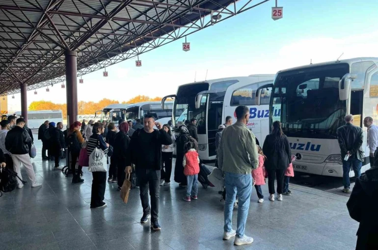 Otogarda ’ara tatil’ yoğunluğu