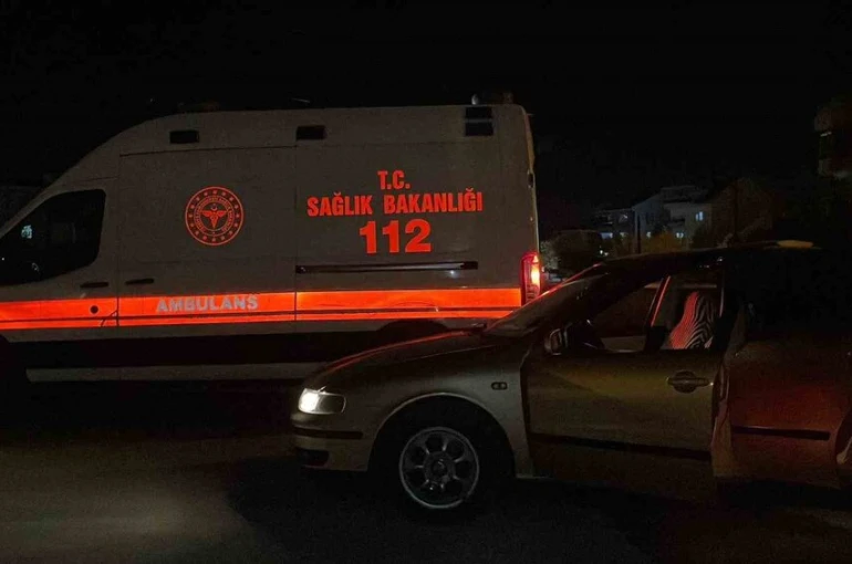 Otomobil elektrikli bisiklete çarptı: 1 yaralı