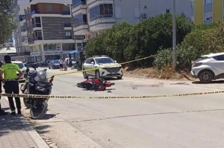 Otomobil ile çarpışan motosikletin genç sürücüsü hayatını kaybetti
