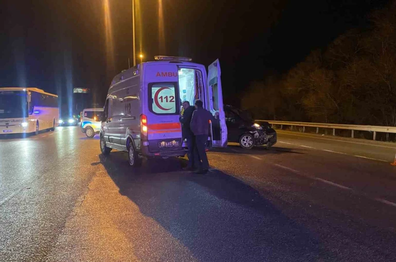 Otomobil ile hafif ticari araç çarpıştı: 5 yaralı