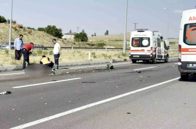 Otomobil ile motosiklet çarpıştı: 1 ölü, 1 yaralı