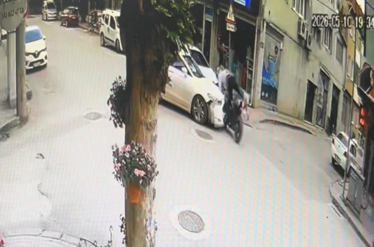 Otomobil ile motosiklet kafa kafaya çarpıştı: 1 yaralı