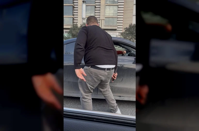 Otomobil sürücüsünü bıçakla tehdit eden minibüs şoförü tutuklandı