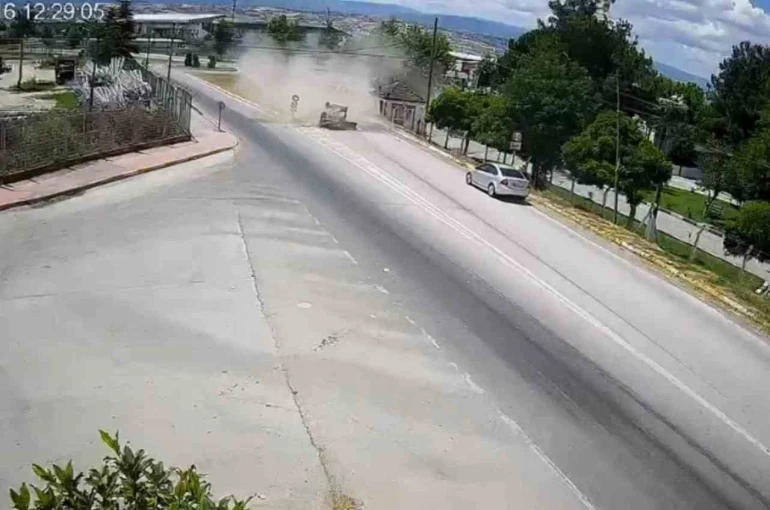 Otomobil takla attı, sürücü yaralandı