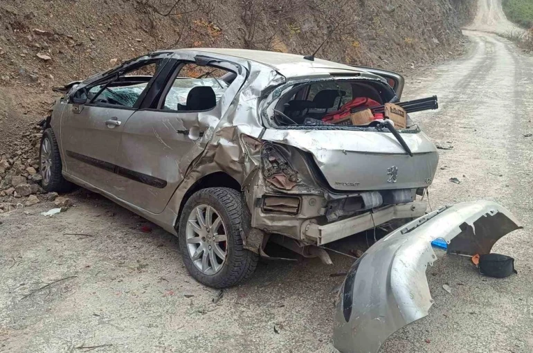 Otomobil uçuruma yuvarlandı, kaza gün ağarınca ortaya çıktı: 1 ağır yaralı