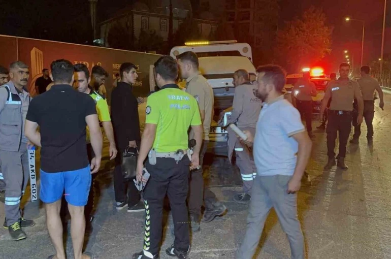 Otomobile arkadan çarpan aracın sürücüsü kaçtı: 1 yaralı