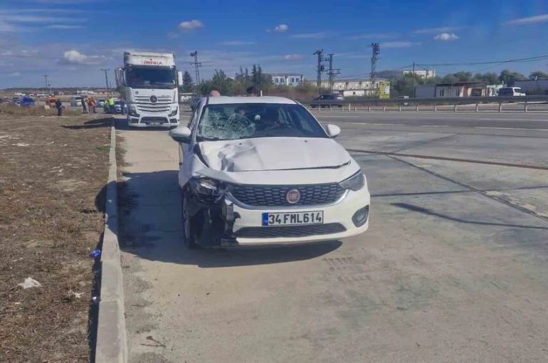 Otomobilin çarptığı kadın hayatını kaybetti