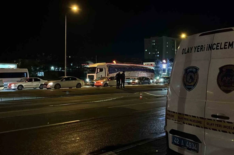 Otomobilin çarptığı kadın hayatını kaybetti