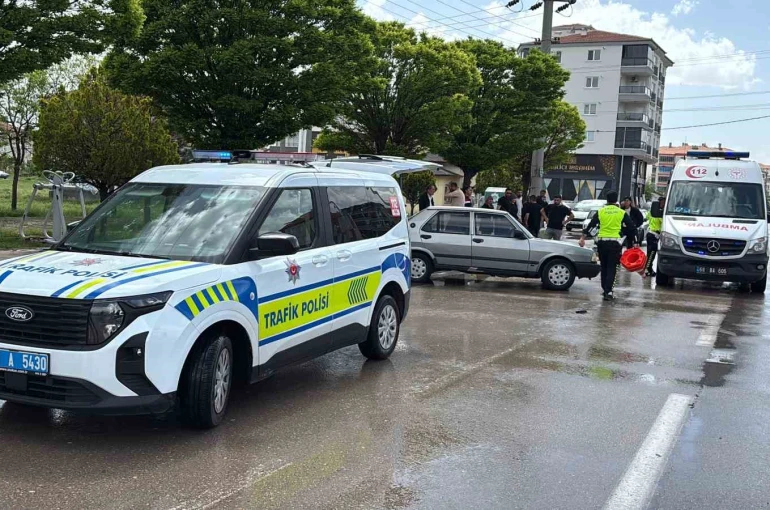 Otomobilin çarptığı yaşlı kadın ağır yaralandı