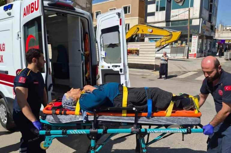 Otomobilin çarptığı yaya yaralandı