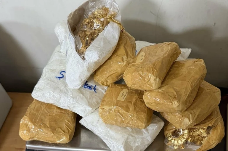 Otomobilin gösterge panelinden gizli kasa çıktı: 3,2 kilogram altın ele geçti