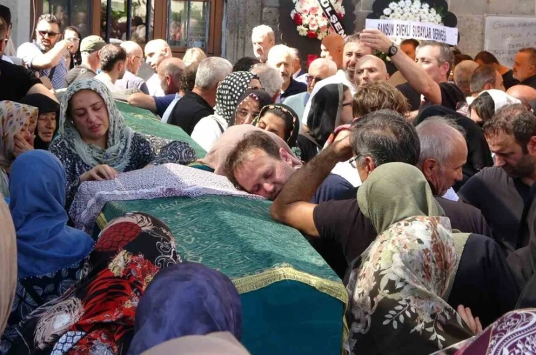Otomobilin Kızılırmak’a uçtuğu kazada ölen anne ile çocuğuna gözyaşı