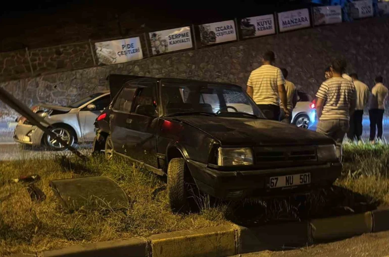 Otomobille çarpışan araç metrelerce sürüklendi