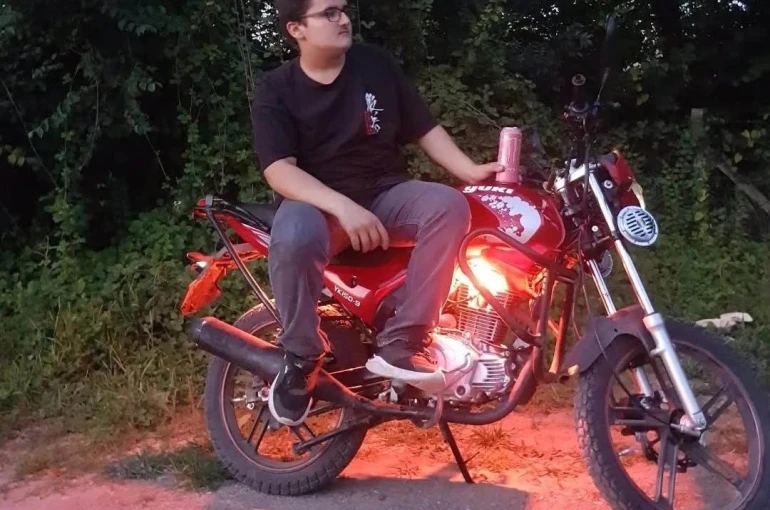 Otomobille çarpışan motosikletin sürücüsü yaşam mücadelesini kaybetti