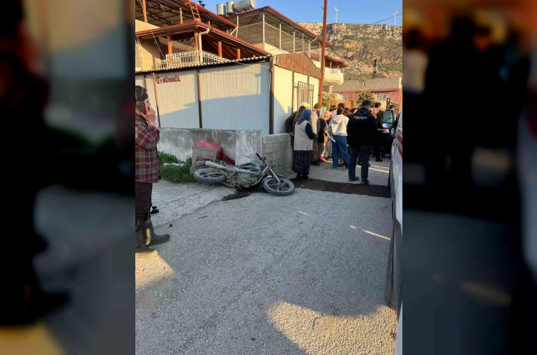 Otomobille çarpışan motosikletli ağır yaralandı