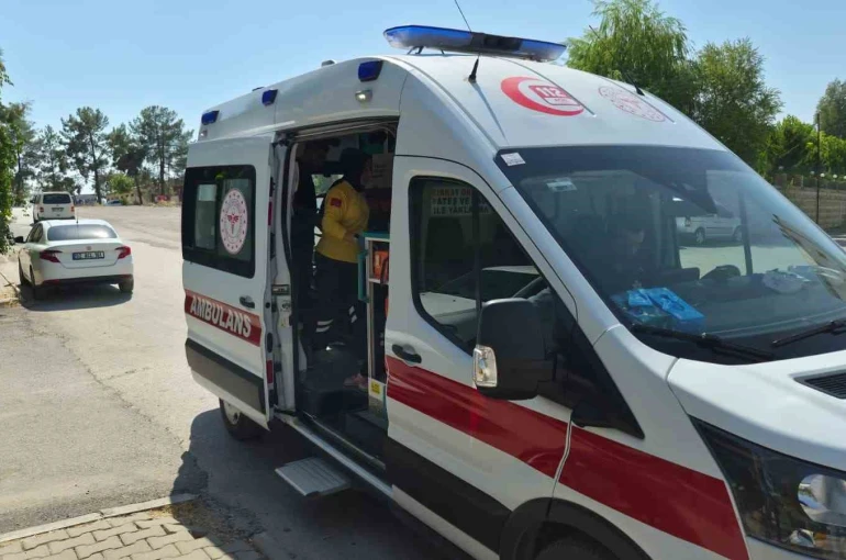 Otomobille motosiklet çarpıştı: 1 yaralı