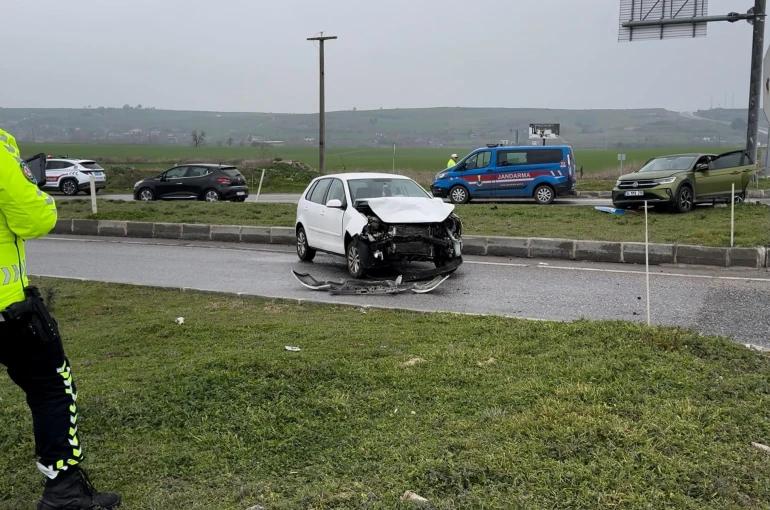Otomobillerin çarpışması sonucu 7 kişi yaralandı