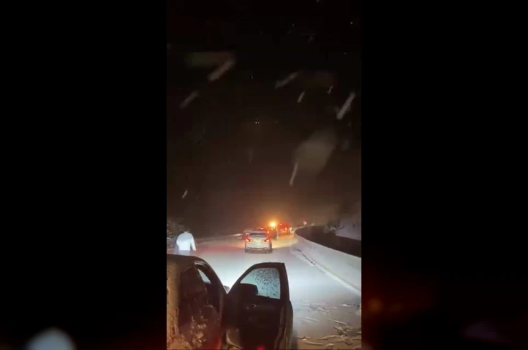 Oylat Kaplıcaları’nda 20 araç yolda mahsur kaldı