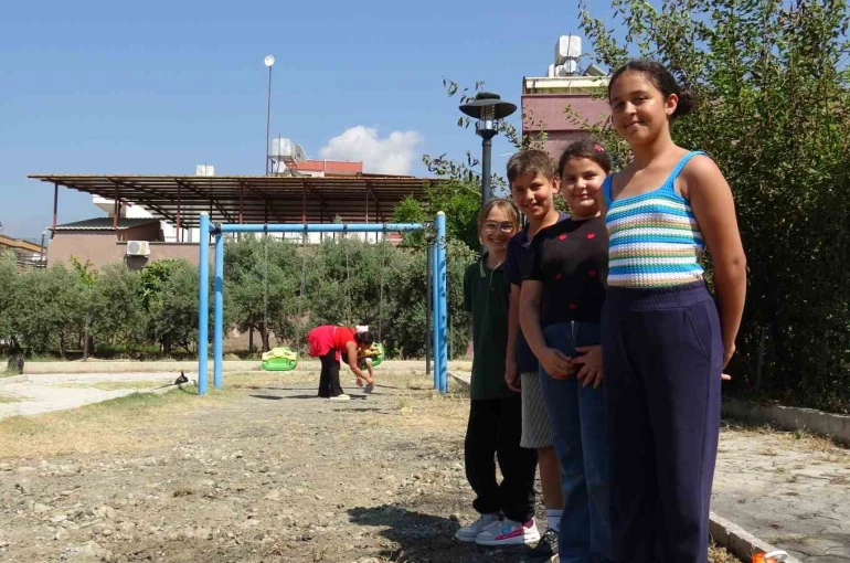 Oyun parkındaki yangın çocukları üzdü