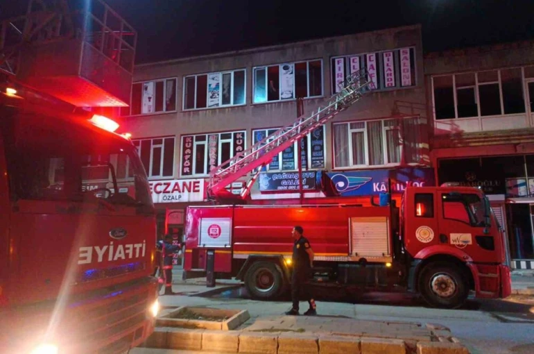 Özalp’ta pasajda yangını
