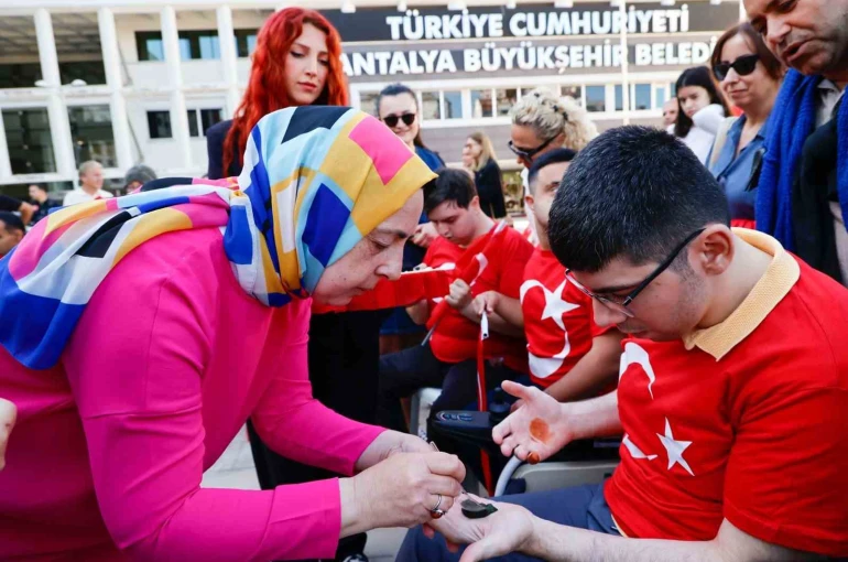 Özel bireyler bir günlüğüne asker oldu