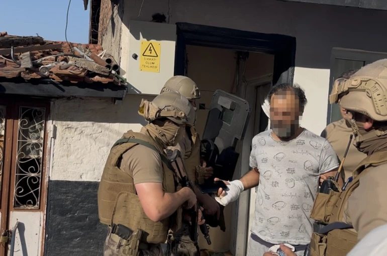 Özel harekat evi ablukaya aldı, yakalanınca "çalsaydınız açardım" dedi