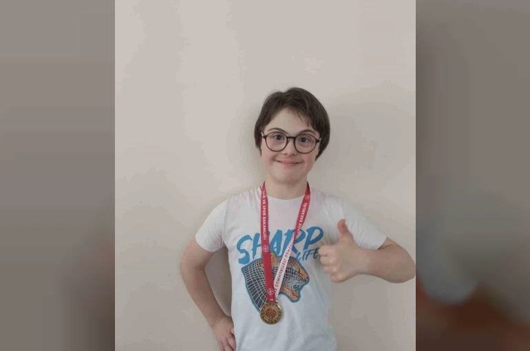 Özel sporcu Seyit Taha Kileci yüzmede Kocaeli şampiyonu oldu 