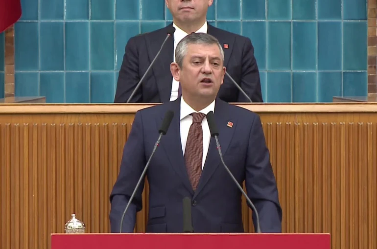 Özgür Özel: "Biz bu ülkenin yoksullarını onların insafına bırakmayacağız"