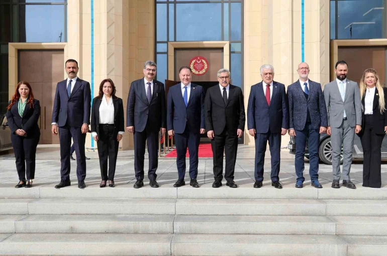 Öztürkler: "Anavatanla kopmaz bağlarımız her türlü tehlikeye karşı güç vermeye devam edecek"