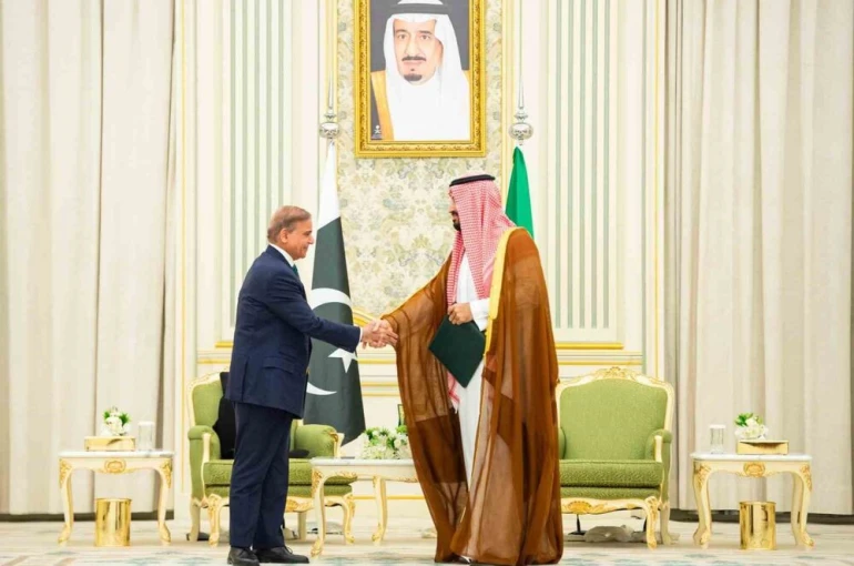 Pakistan Başbakanı Şerif, Suudi Arabistan’da