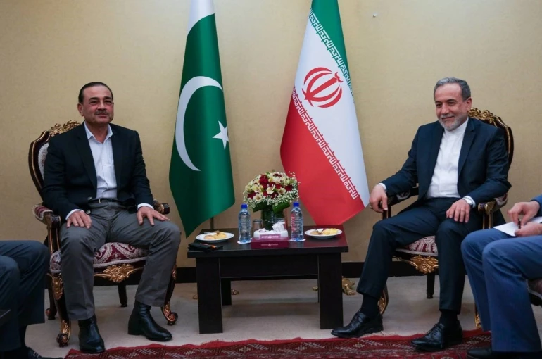Pakistan Genelkurmay Başkanı Munir, İran Dışişleri Bakanı Arakçi ile görüştü