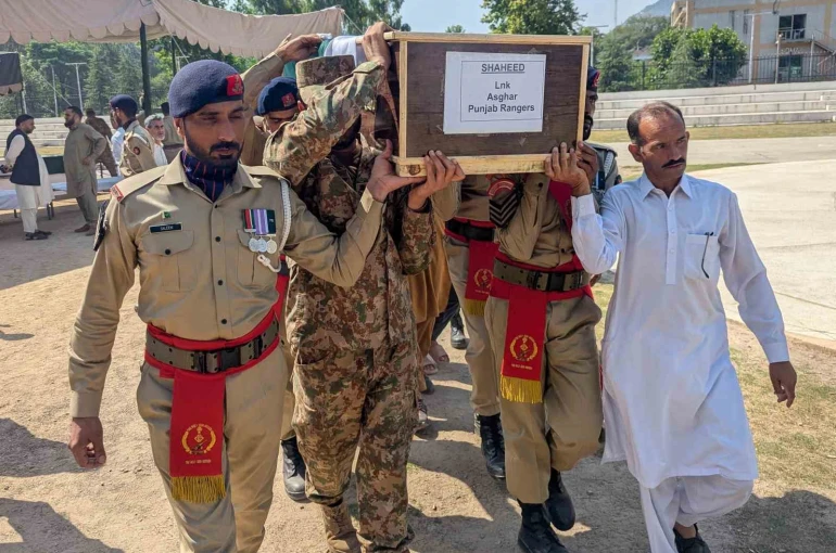 Pakistan’da düşen helikopterde 22 asker hayatını kaybetti