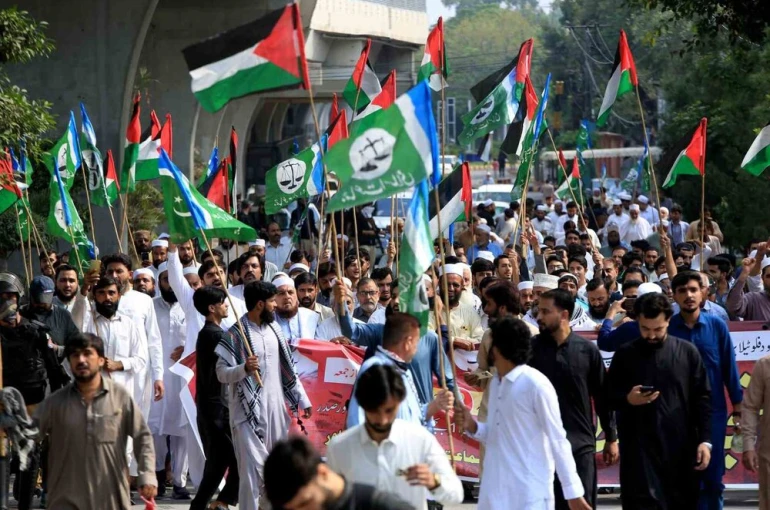 Pakistan’da İsrail’in Küresel Sumud Filosu’na müdahalesi protesto edildi